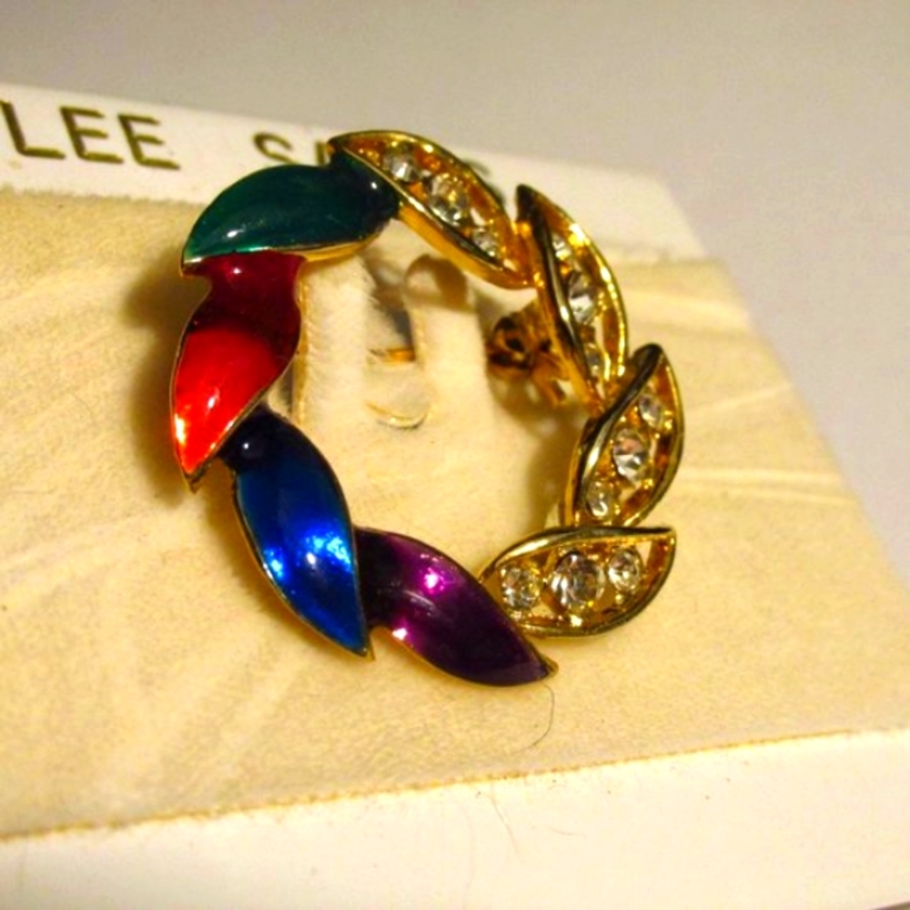 Vintage Lee Sand Round enamel Leaf Brooch Pin